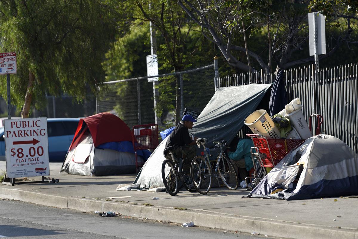 Bernie Sanders Visits the Heart of America’s Homelessness Crisis - The ...