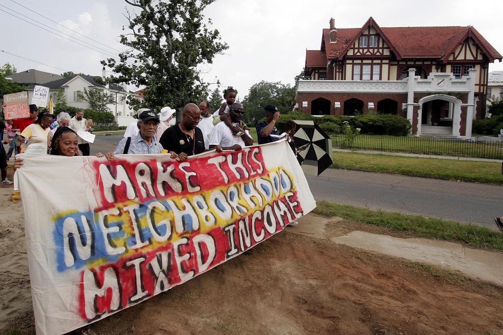 How a grassroots campaign relies on Dallas neighbors to promote pre-K  enrollment