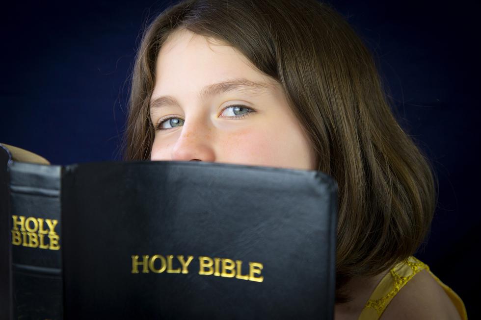 shutterstock_girl_with_bible.jpg.jpe
