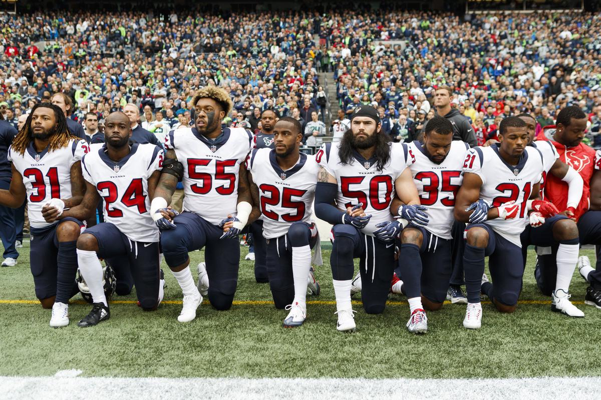 Most Texans kneel during anthem after owner's comments